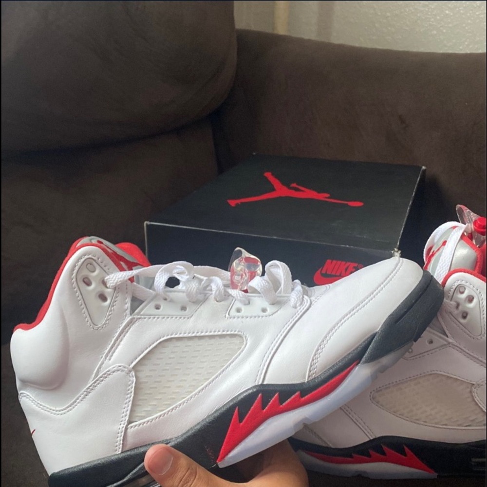 Jordan 5 red silver tongue size 10
